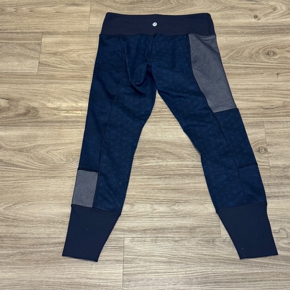 Lululemon Size 8 Blue Wunder Under Sashiko Japanese Print Edition - Picture 2 of 5
